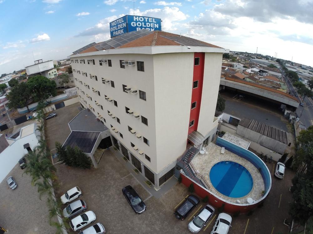 Hotel Golden Park Uberaba By Nacional Inn Екстер'єр фото