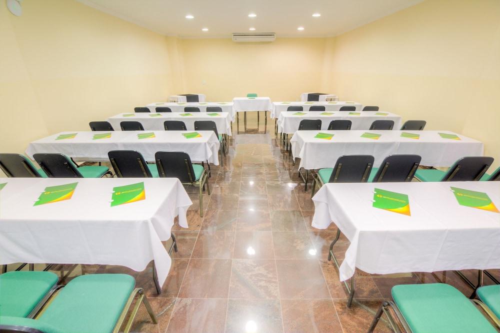 Hotel Golden Park Uberaba By Nacional Inn Екстер'єр фото