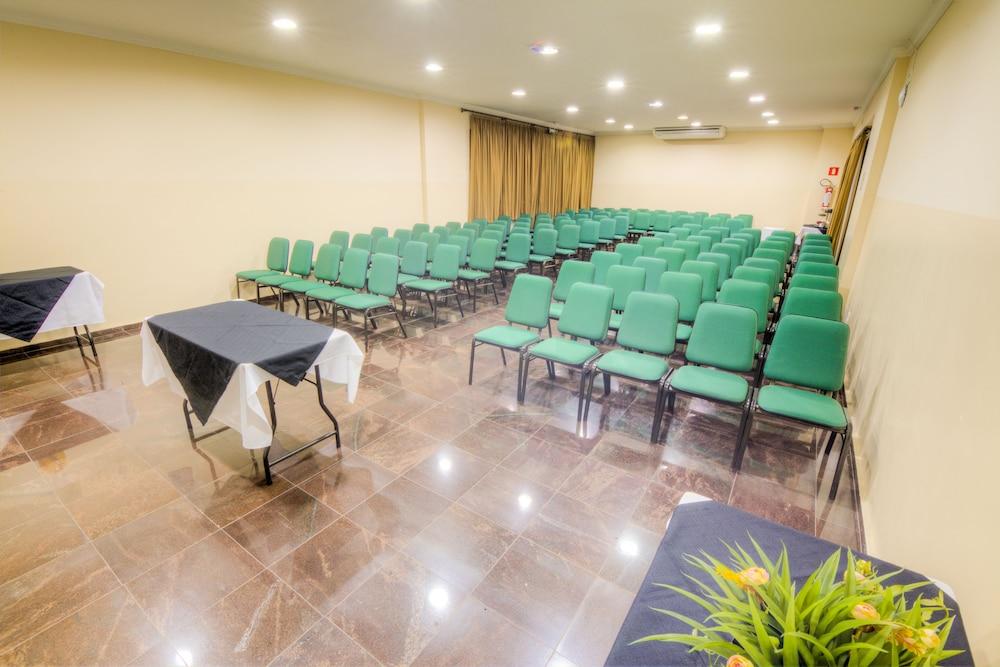 Hotel Golden Park Uberaba By Nacional Inn Екстер'єр фото
