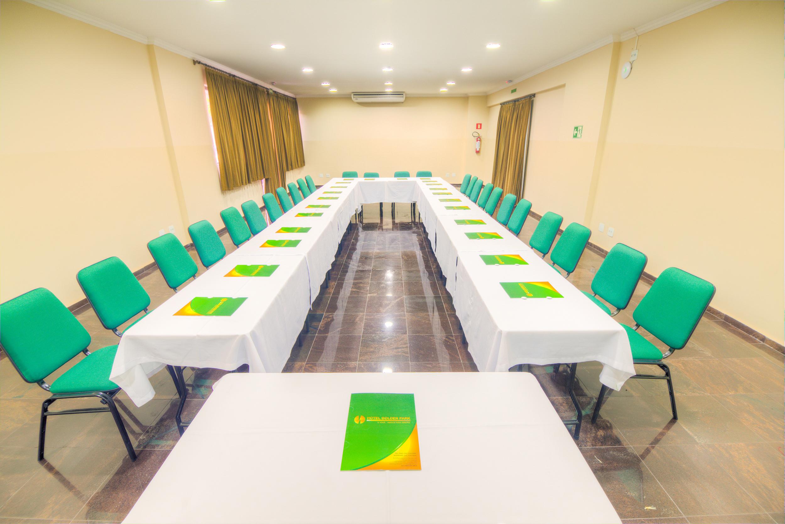 Hotel Golden Park Uberaba By Nacional Inn Екстер'єр фото