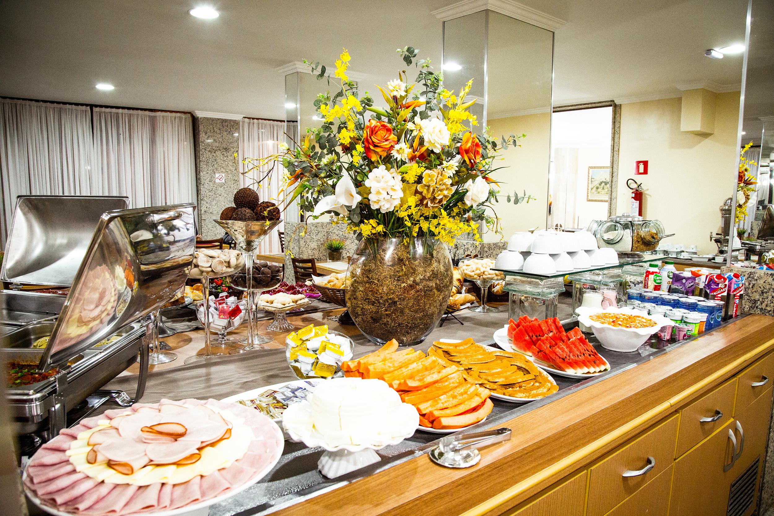Hotel Golden Park Uberaba By Nacional Inn Екстер'єр фото