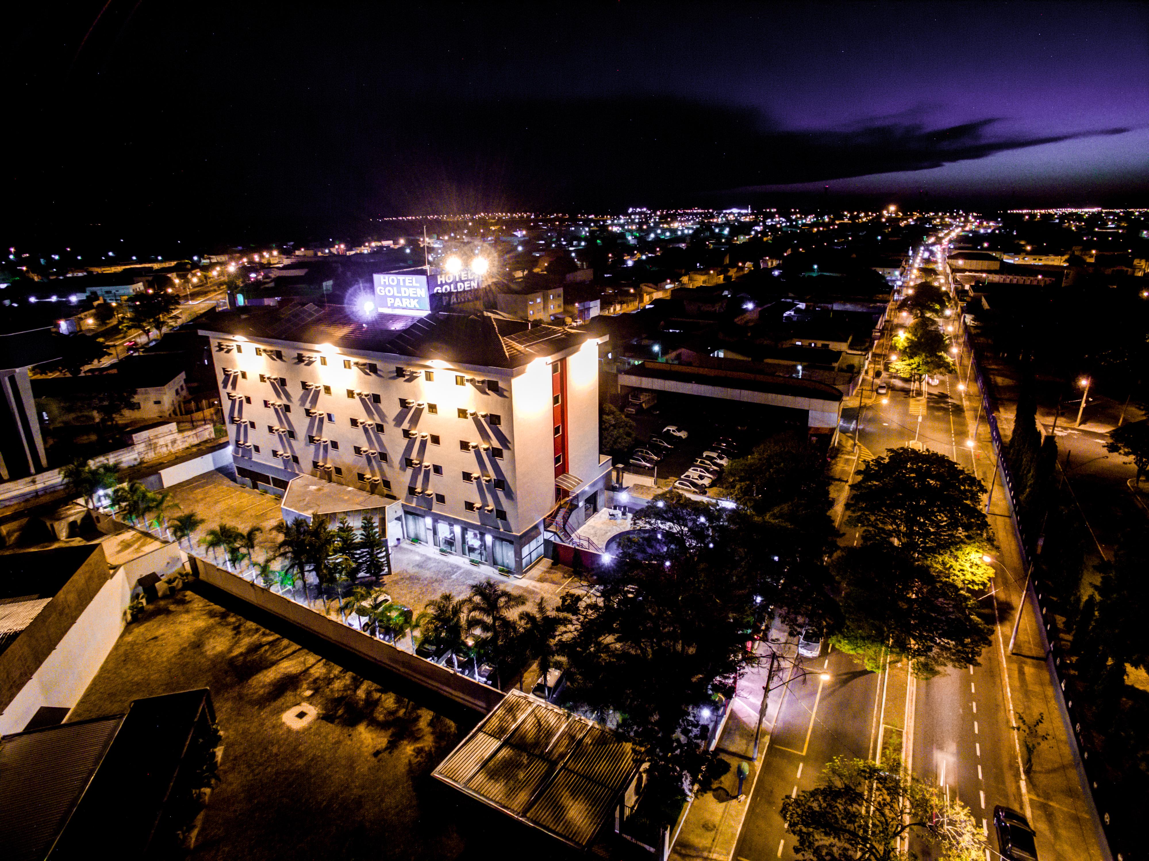 Hotel Golden Park Uberaba By Nacional Inn Екстер'єр фото